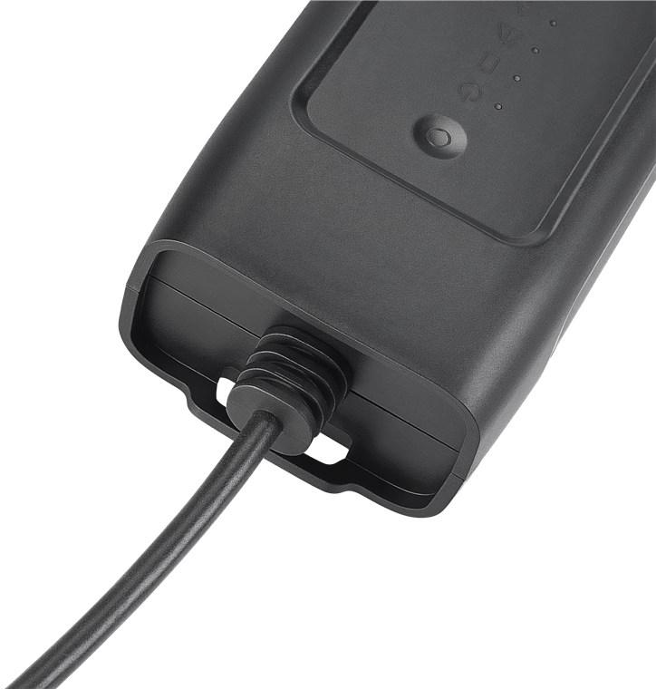 Chargeur de voiture Lightning / prise allume cigare  BASICS